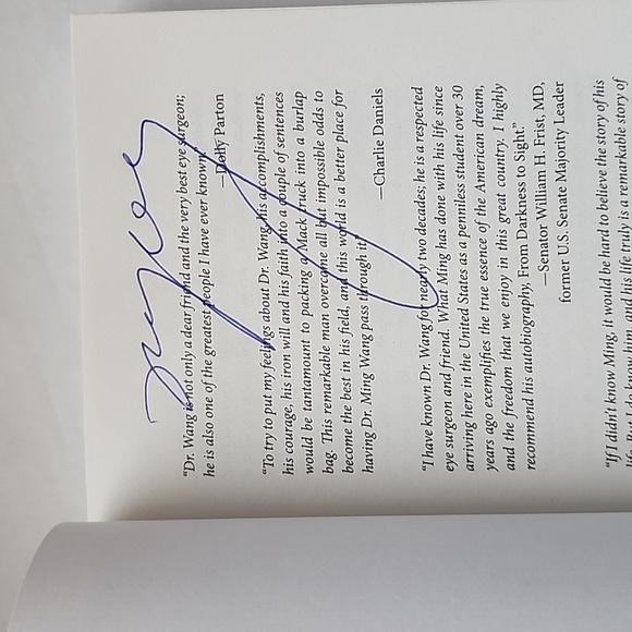 Ming Wang Autographed From Darkness to Sight: A Journey from Hardship to Healing - Picture 2 of 3